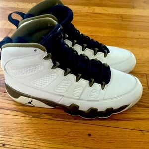 Jordan 9 retro Statue Militia